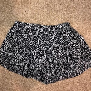 Black & white patterned loose/soft shorts